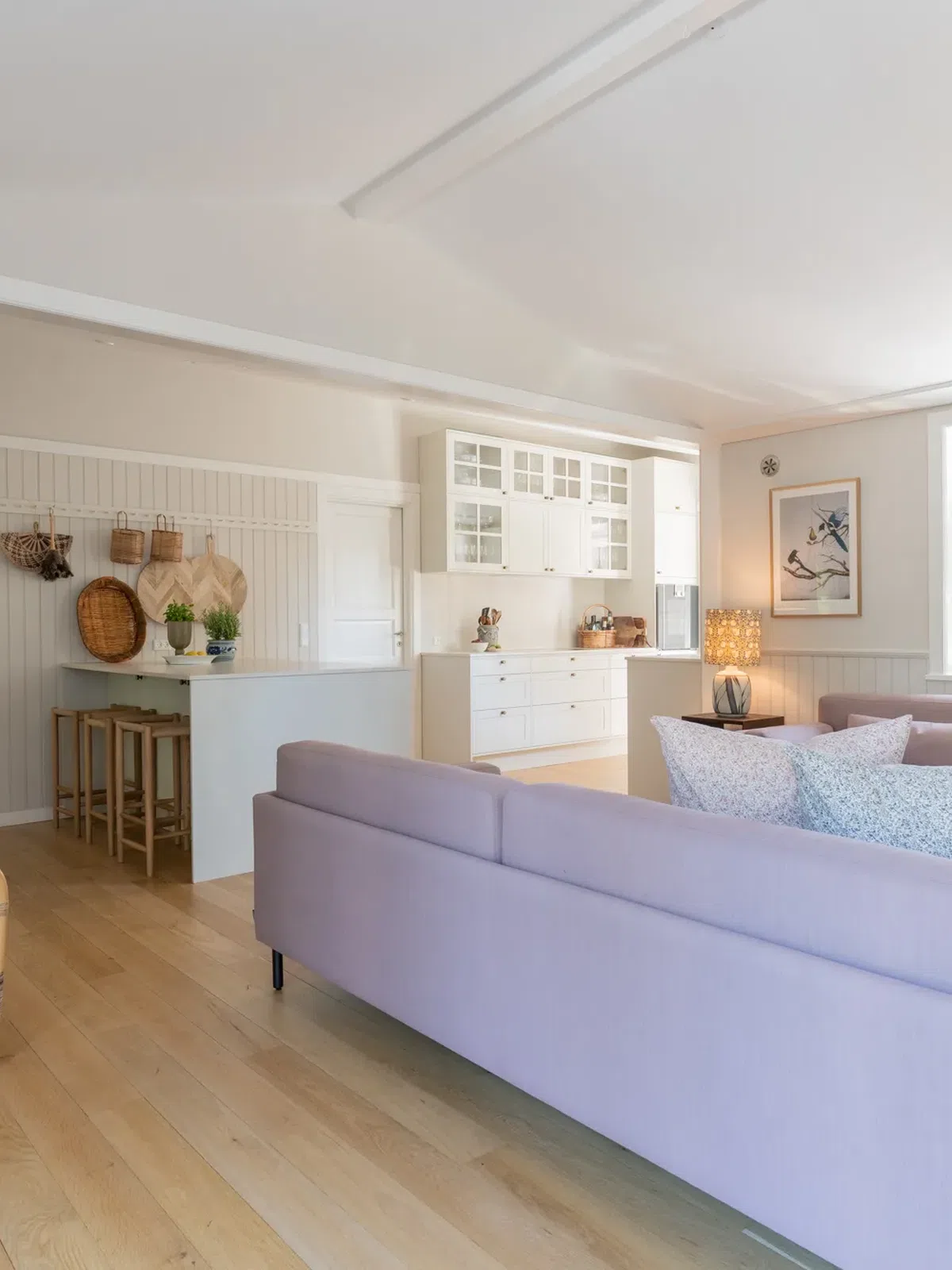 Lyst køkken i sommerhus fra Solheim Kitchen